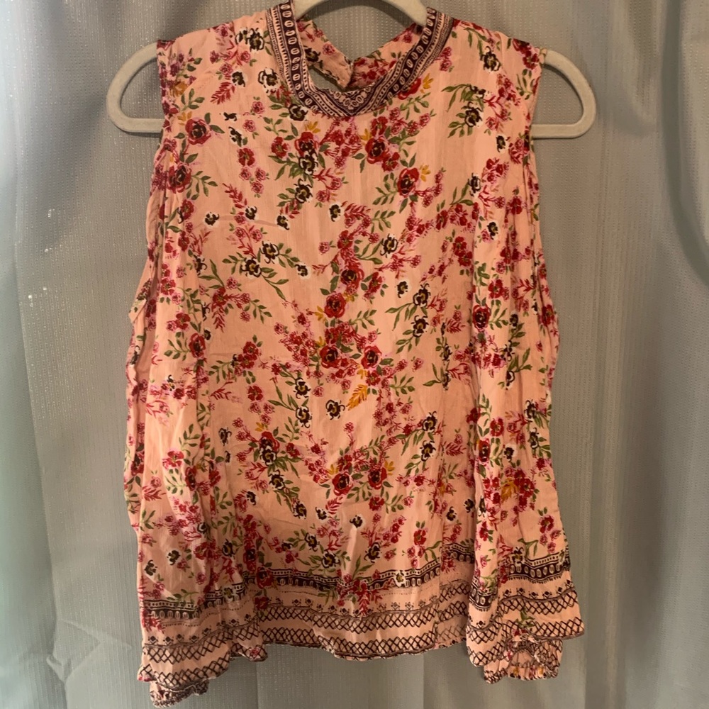 Adorable cold shoulder printed top!